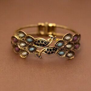 7 inch, Vintage Round Oval Beads Intricate Leaves Gold Tone Hinge Bangle - U27